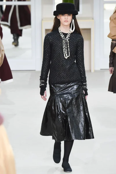 Look 64